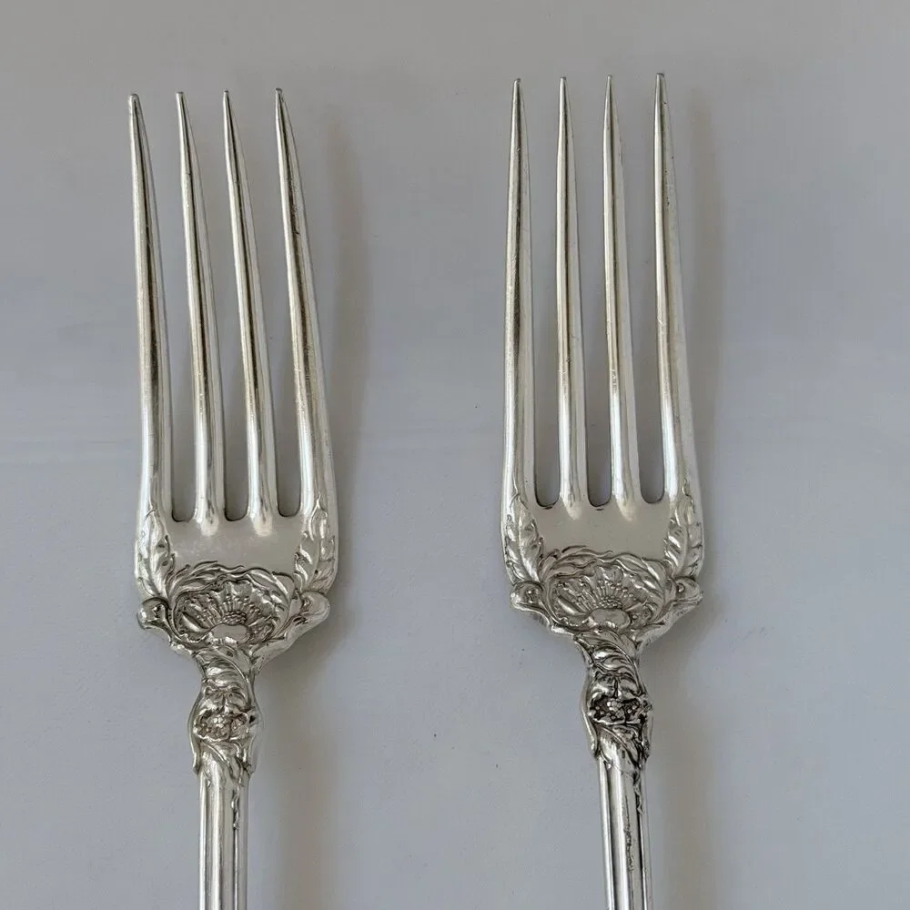 2pc Oneida Hanover Dinner Forks 7 3/8”Silverplate 1901 Wm A Rogers A1 Mono “M”